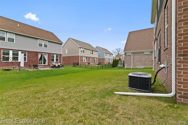 36950 Everett Drive, Westland, MI 48185
