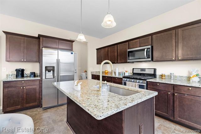 36950 Everett Drive, Westland, MI 48185