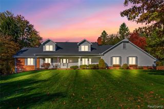 11099 Winthrop Lane, Brighton, MI 48114