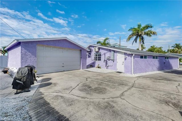 216 Fairweather LN, Fort Myers Beach, FL 33931