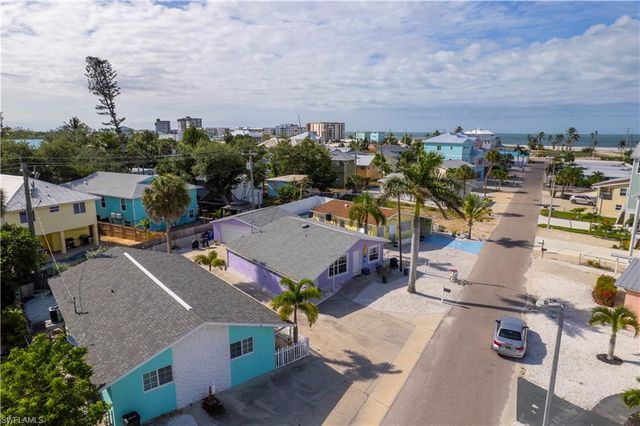 216 Fairweather LN, Fort Myers Beach, FL 33931