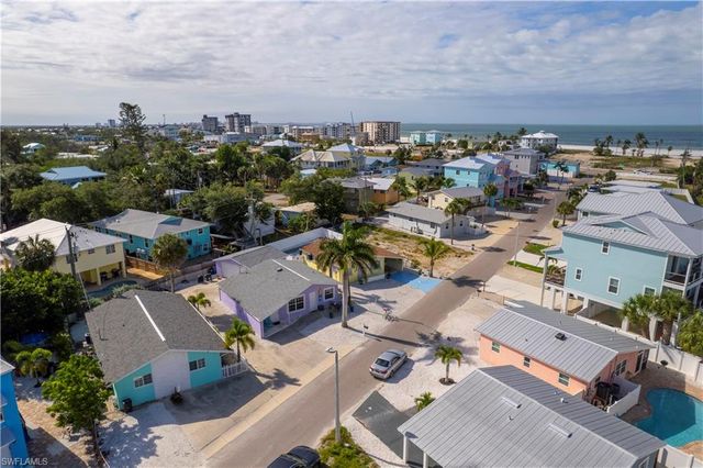 216 Fairweather LN, Fort Myers Beach, FL 33931