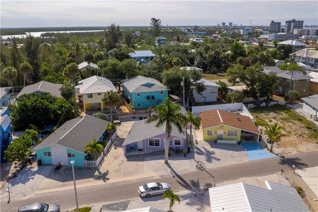 216 Fairweather LN, Fort Myers Beach, FL 33931