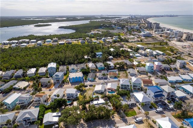 216 Fairweather LN, Fort Myers Beach, FL 33931