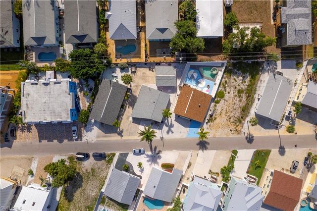 216 Fairweather LN, Fort Myers Beach, FL 33931
