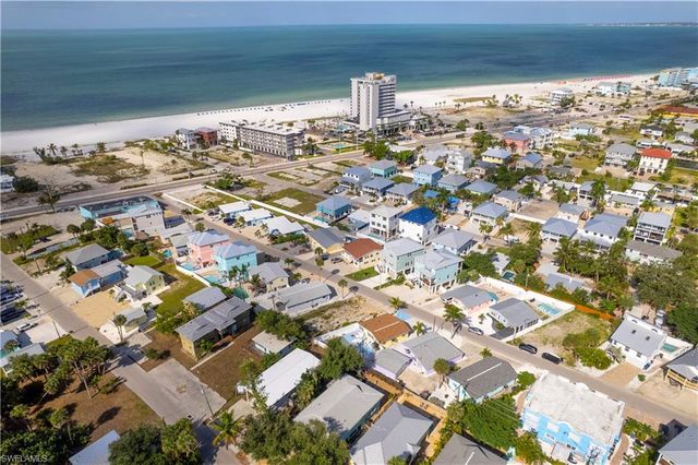 216 Fairweather LN, Fort Myers Beach, FL 33931