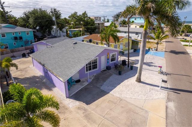 216 Fairweather LN, Fort Myers Beach, FL 33931