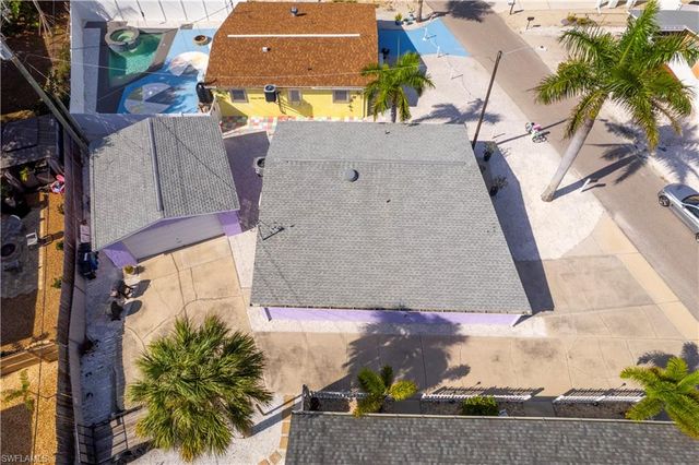 216 Fairweather LN, Fort Myers Beach, FL 33931