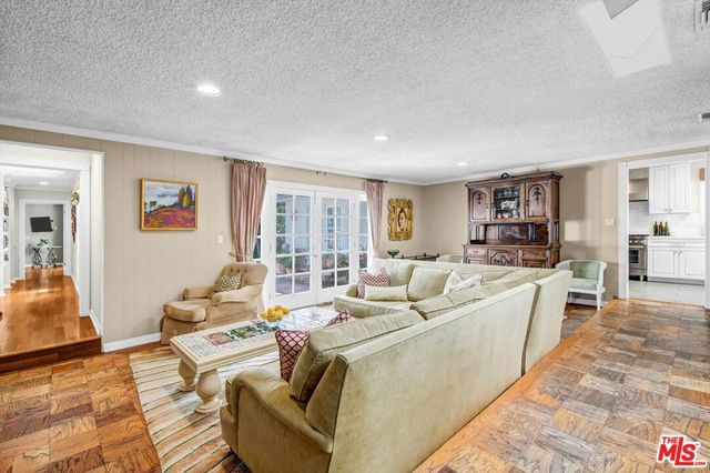 288 Tavistock Avenue, Los Angeles, CA 90049