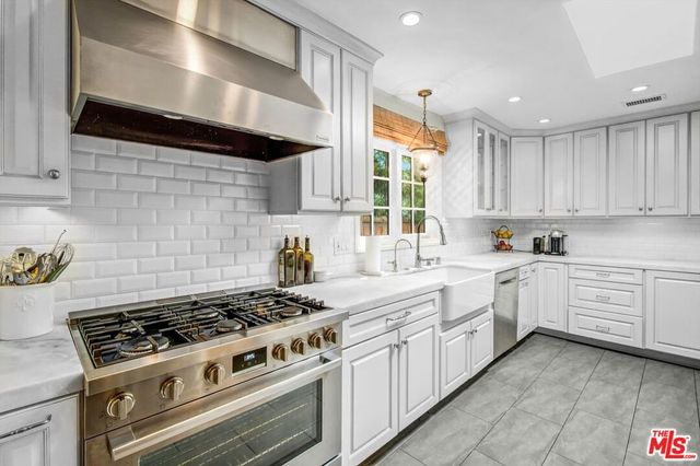 288 Tavistock Avenue, Los Angeles, CA 90049