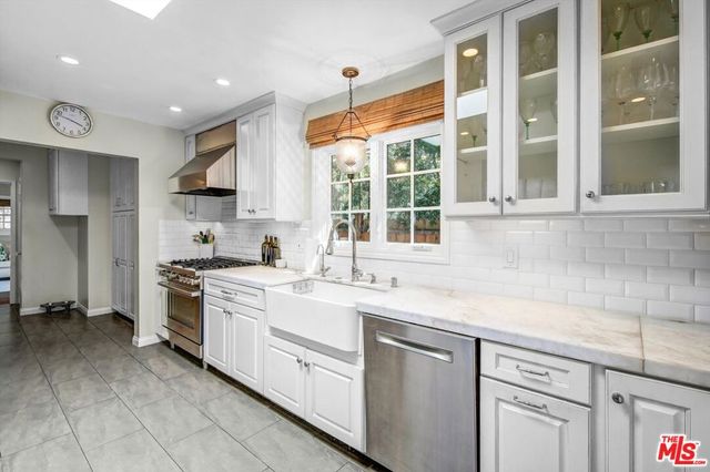 288 Tavistock Avenue, Los Angeles, CA 90049