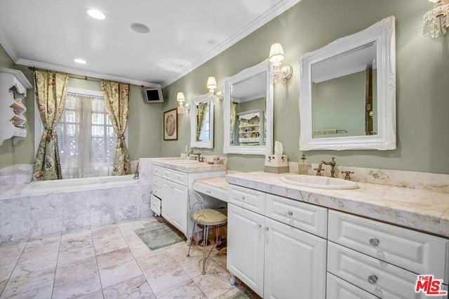 288 Tavistock Avenue, Los Angeles, CA 90049