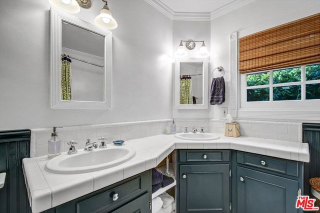 288 Tavistock Avenue, Los Angeles, CA 90049
