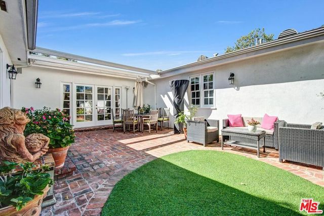 288 Tavistock Avenue, Los Angeles, CA 90049