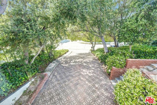288 Tavistock Avenue, Los Angeles, CA 90049
