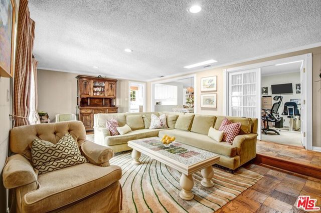 288 Tavistock Avenue, Los Angeles, CA 90049