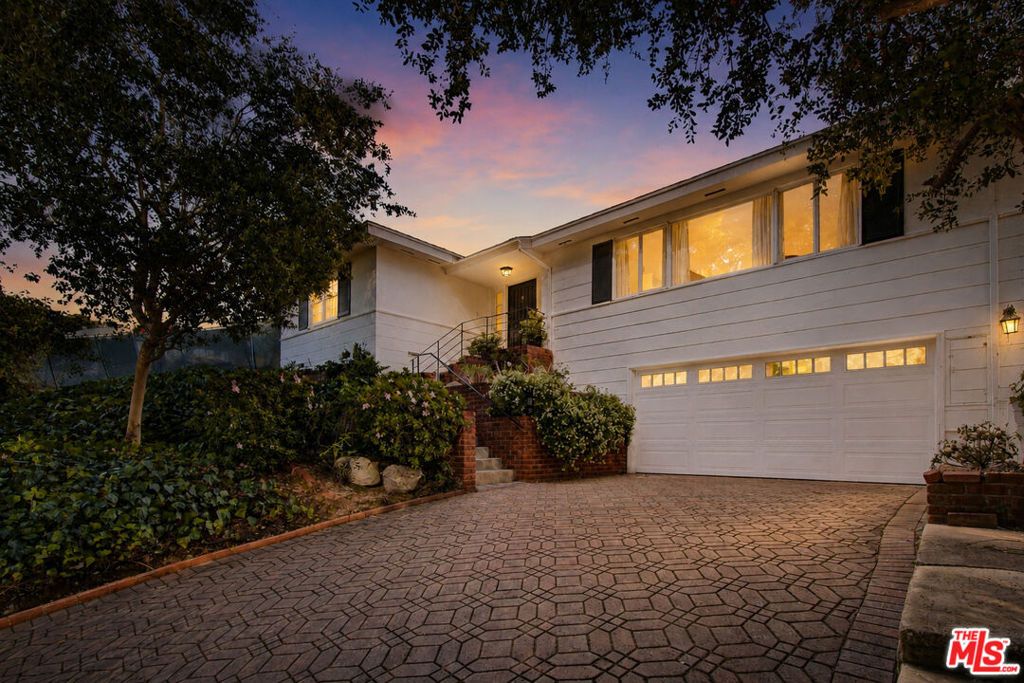 288 Tavistock Avenue, Los Angeles, CA 90049