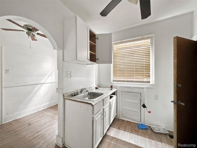 2964 Leslie Street, Detroit, MI 48238