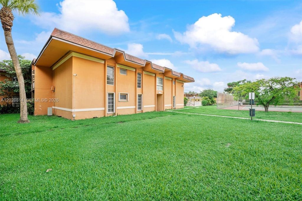 9445 SW 76th Street U4, Miami, FL 33173