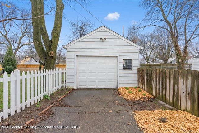 1516 Berkeley Drive, Lansing, MI 48910