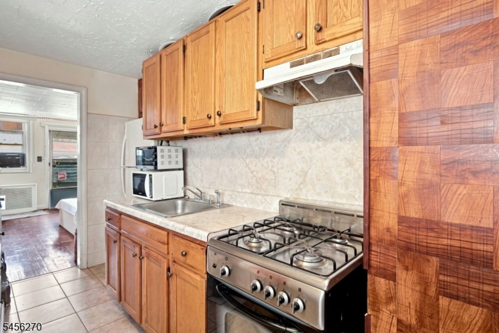 85 Grant St, Fairview Boro, NJ 07022 — photo 3