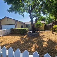 904 Renee Ct, Santa Rosa, CA 95401