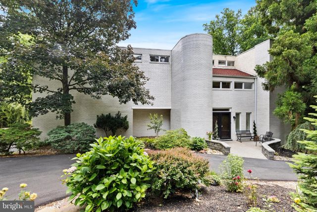 1351 BOBARN DR, Penn Valley, PA 19072