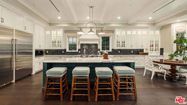 361 N Bowling Green Way, Los Angeles, CA 90049