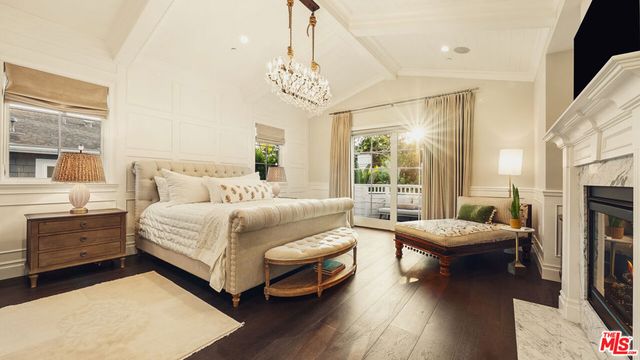 361 N Bowling Green Way, Los Angeles, CA 90049