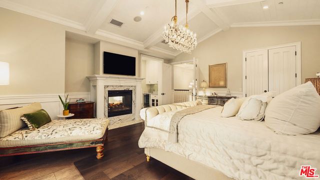 361 N Bowling Green Way, Los Angeles, CA 90049