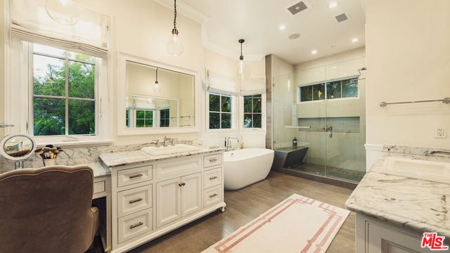 361 N Bowling Green Way, Los Angeles, CA 90049