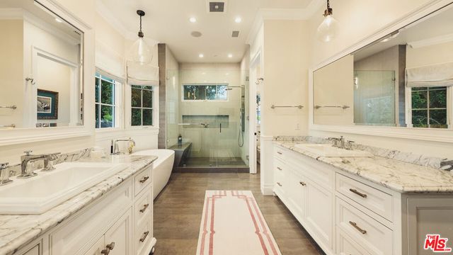 361 N Bowling Green Way, Los Angeles, CA 90049