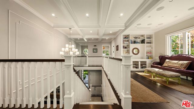 361 N Bowling Green Way, Los Angeles, CA 90049