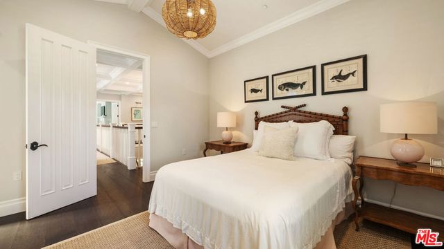 361 N Bowling Green Way, Los Angeles, CA 90049