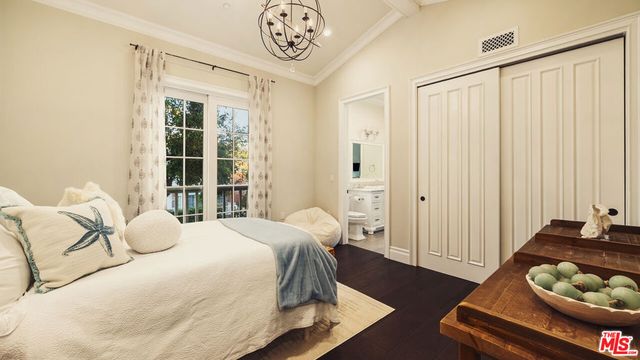 361 N Bowling Green Way, Los Angeles, CA 90049