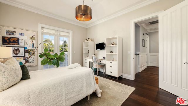 361 N Bowling Green Way, Los Angeles, CA 90049