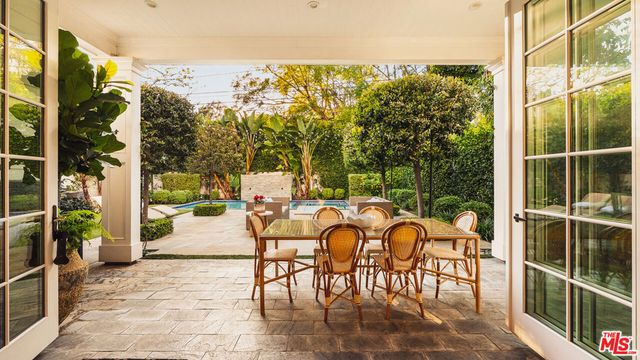 361 N Bowling Green Way, Los Angeles, CA 90049