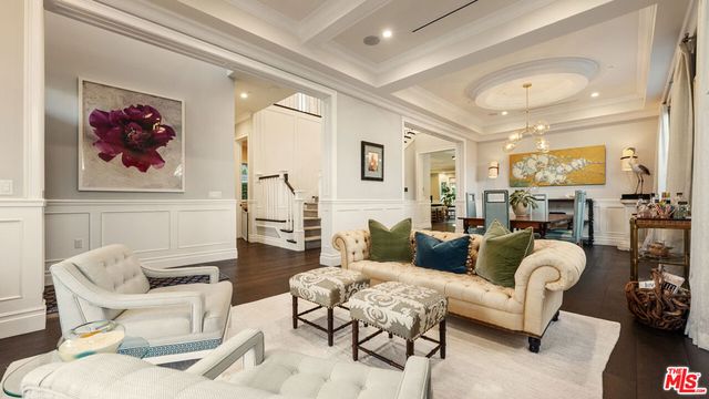 361 N Bowling Green Way, Los Angeles, CA 90049