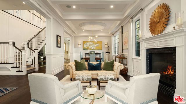 361 N Bowling Green Way, Los Angeles, CA 90049