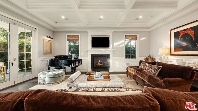 361 N Bowling Green Way, Los Angeles, CA 90049