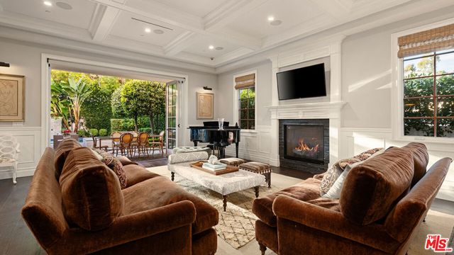 361 N Bowling Green Way, Los Angeles, CA 90049