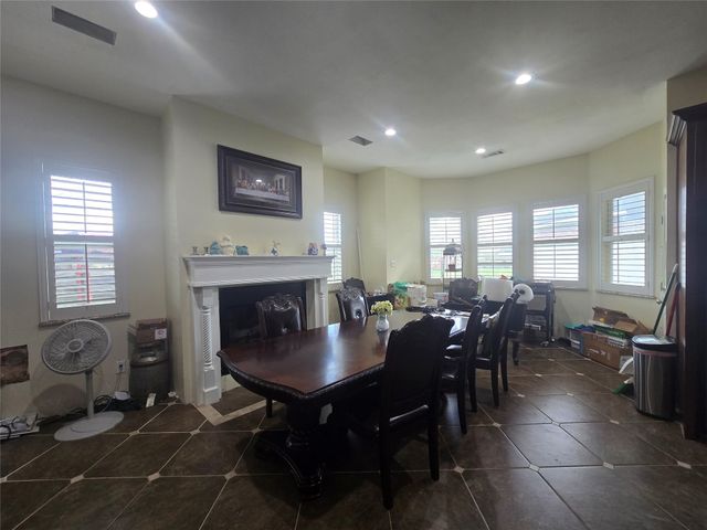 808 Shady Brook Lane, Red Oak, TX 75154