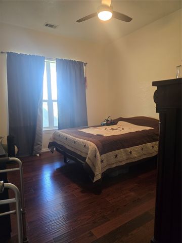 808 Shady Brook Lane, Red Oak, TX 75154