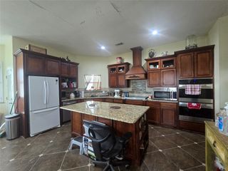 808 Shady Brook Lane, Red Oak, TX 75154