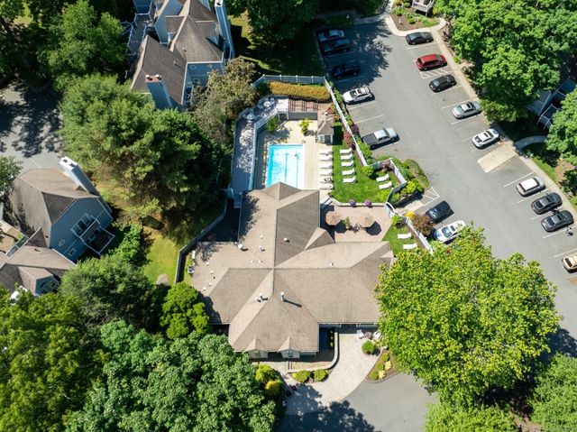 2122 Old Pond Lane 2122, Norwich, CT 06360