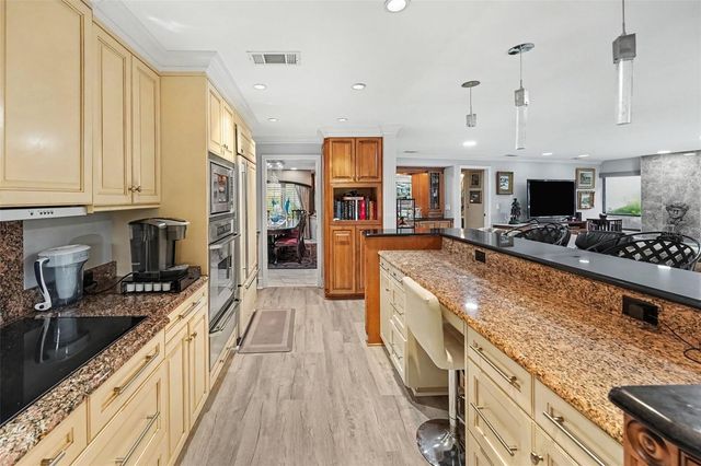 2300 KENT DRIVE, Largo, FL 33774