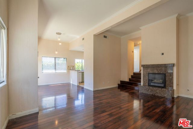 18445 Hatteras Street 504, Los Angeles, CA 91356