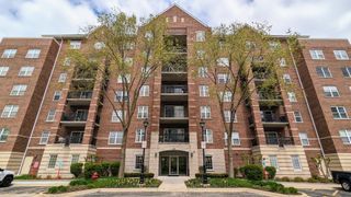 440 W Mahogany Court 604, Palatine, IL 60067
