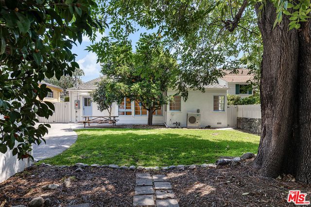 2091 Roosevelt Avenue, Altadena, CA 91001