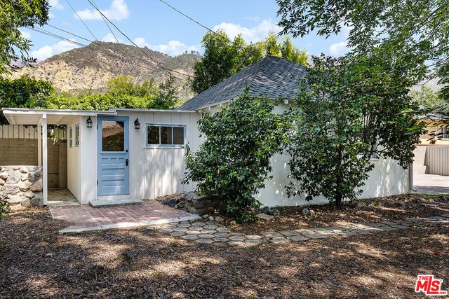 2091 Roosevelt Avenue, Altadena, CA 91001